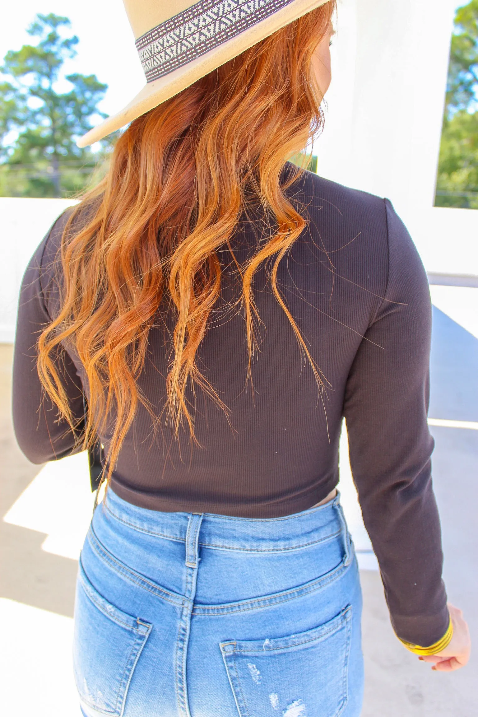 Leslie Ribbed Long Sleeve Crop Athleisure Top- Black