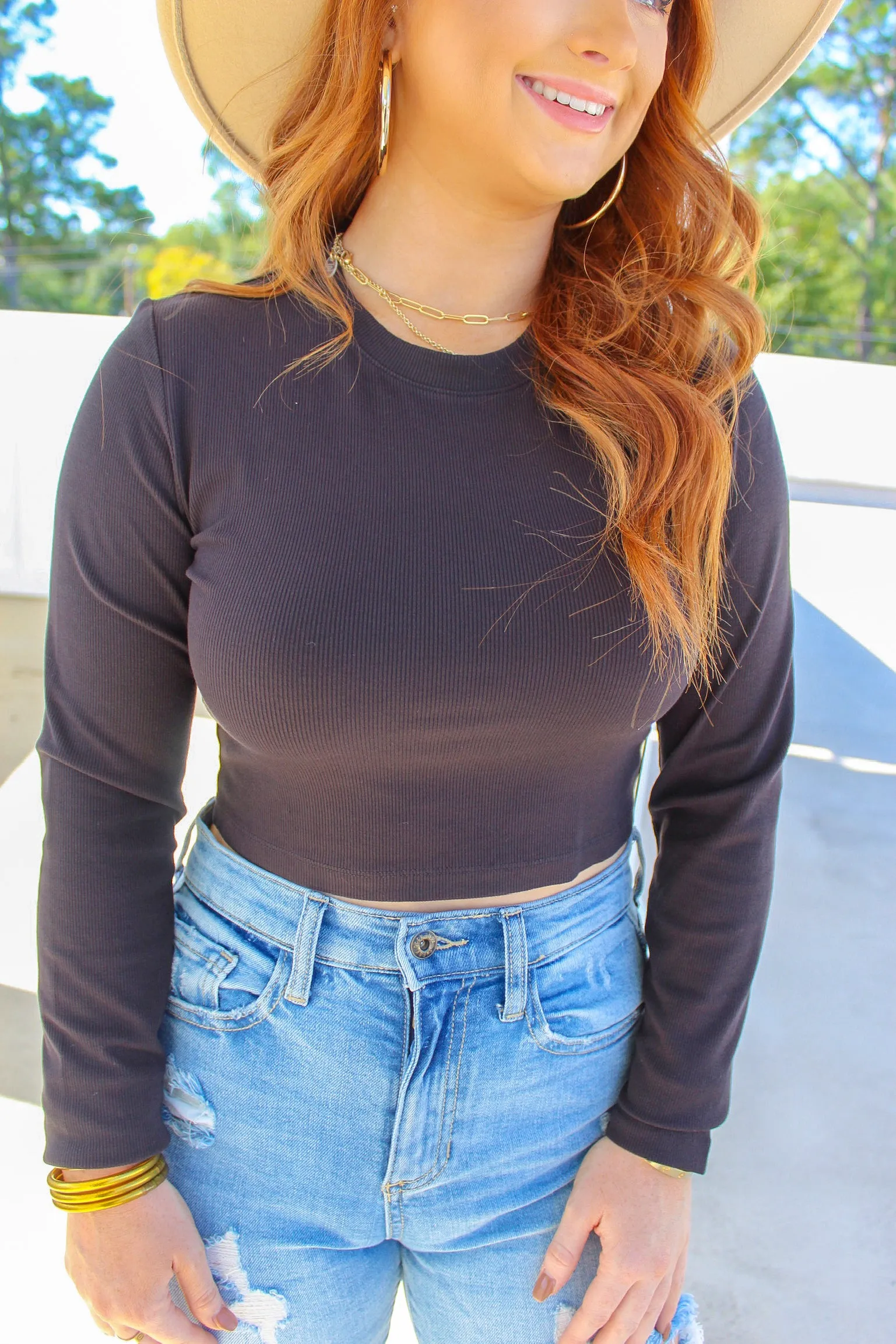 Leslie Ribbed Long Sleeve Crop Athleisure Top- Black