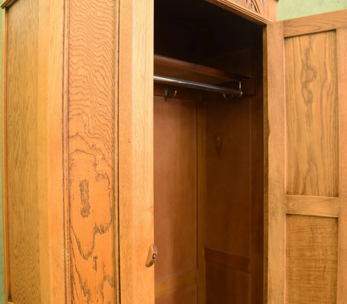 Oak Linenfold Hall Robe / Wardrobe